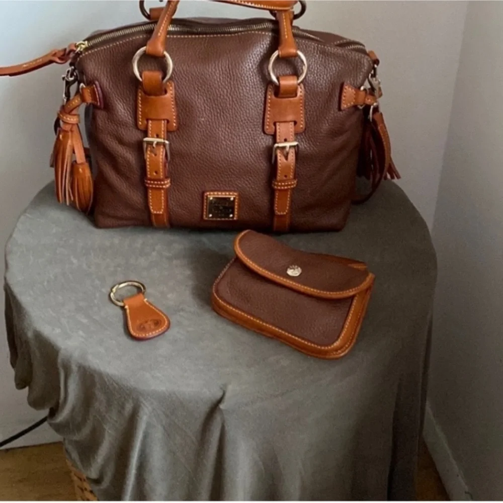 Dooney & Bourke Bristol satchel w/accessories - Picture 2 of 13